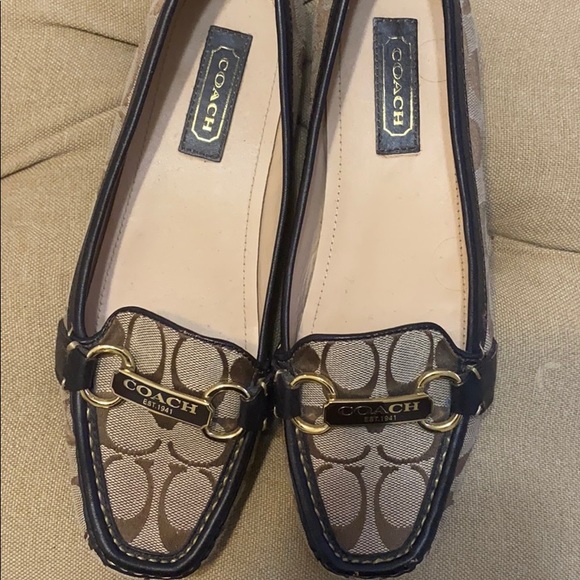 Coach - Picture 2 of 4